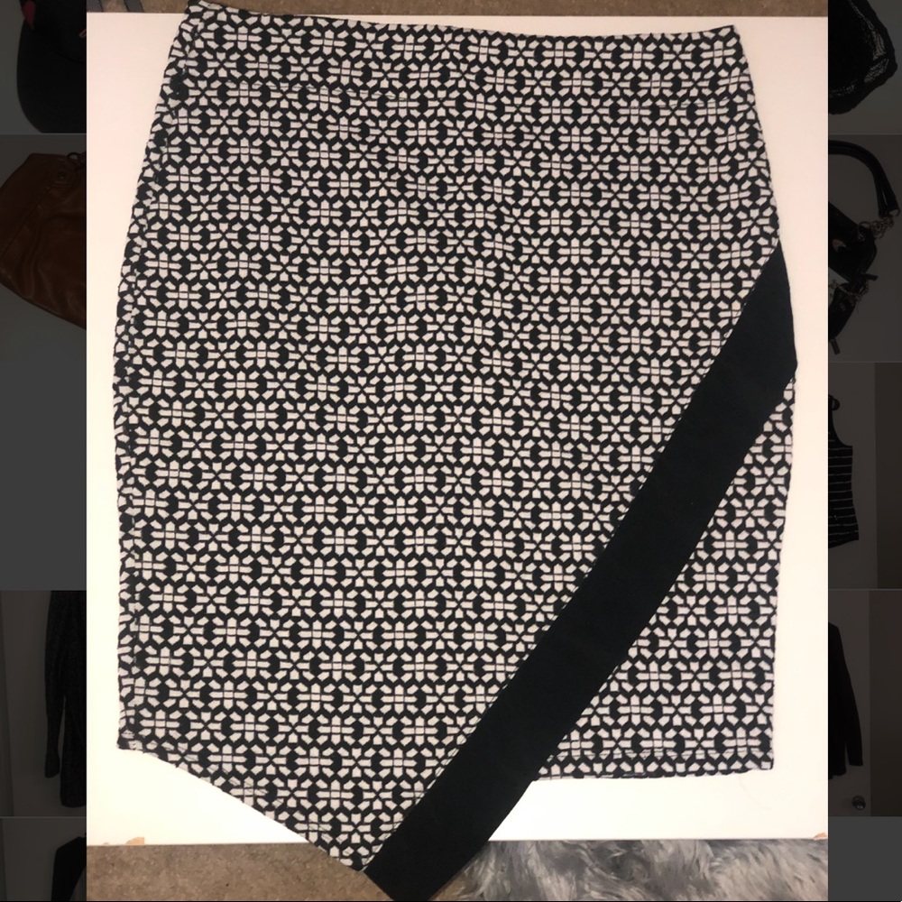 Black and white print skirt
